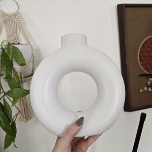 White circle vase